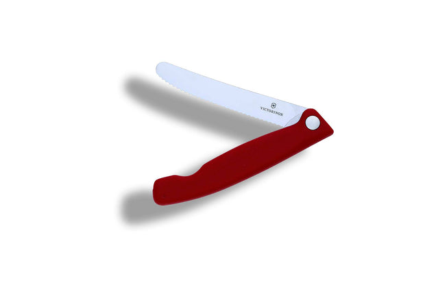 Cutit cu lama zimtata pliabila 11cm Victorinox Swiss Classic in blister - Magazinul de cutite